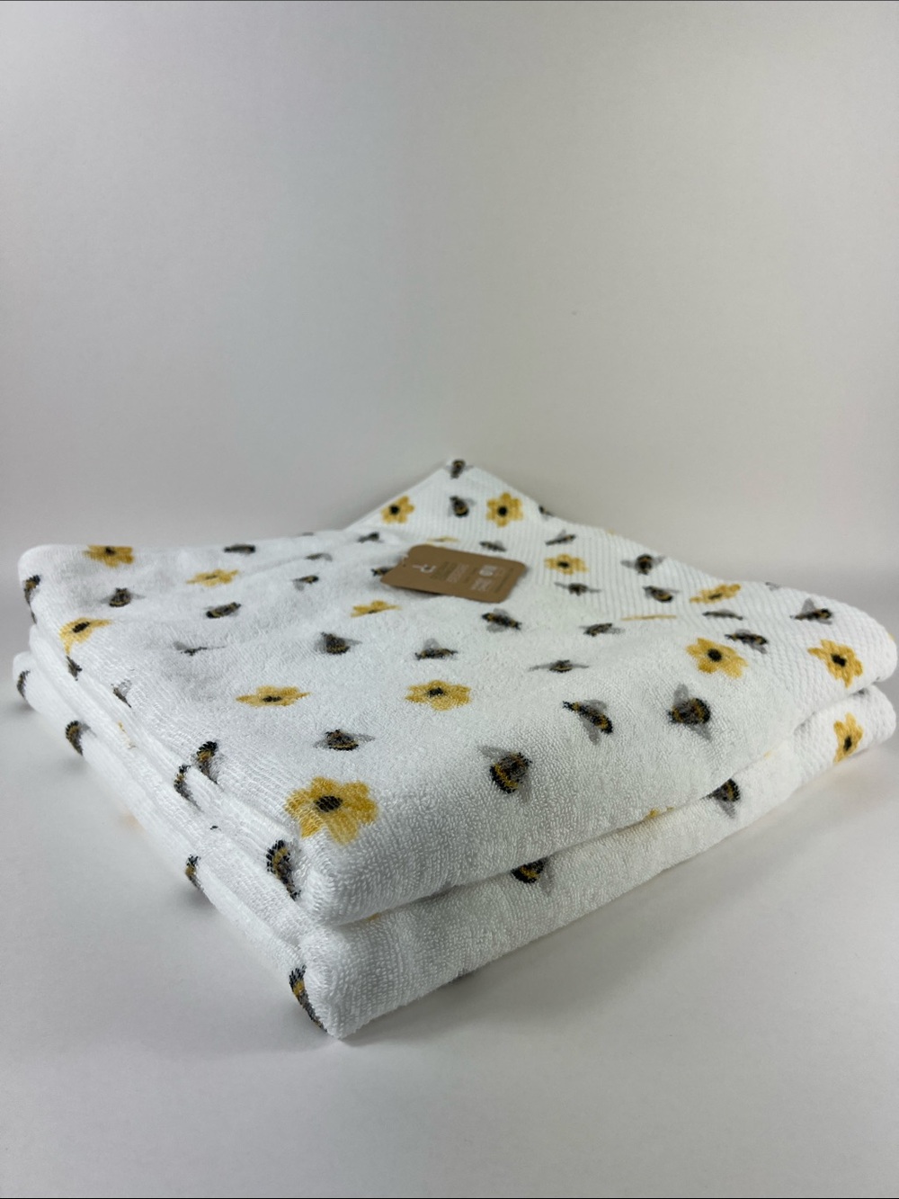 Deborah Connolly Designs Bee & Flower Bath Towels White Black Yellow 2 Pc NEW